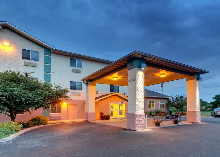 Hotel Baymont By Wyndham Galesburg