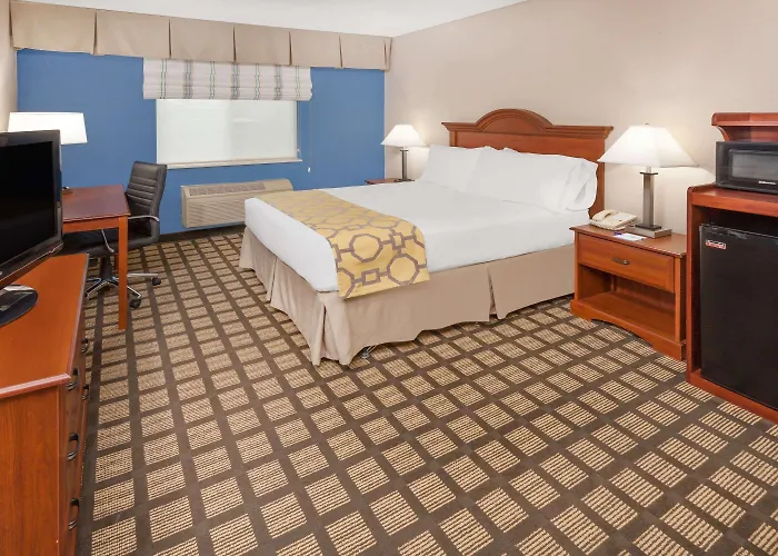 Baymont By Wyndham Hotel Galesburg