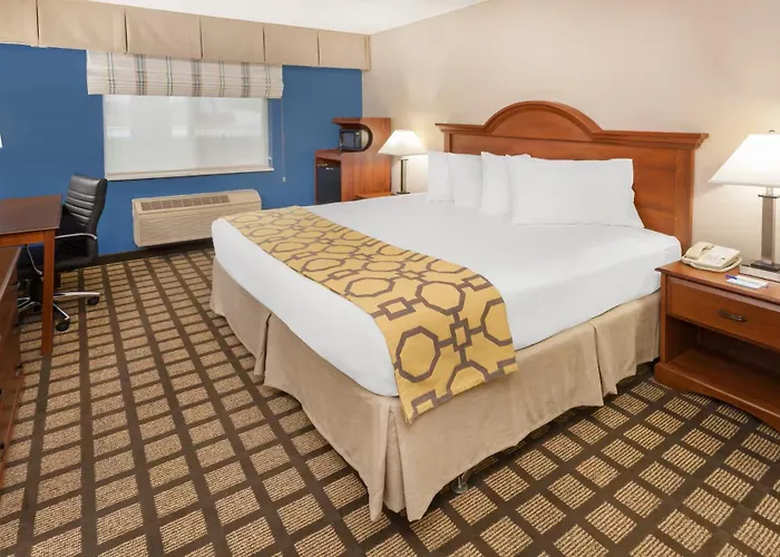 Hotel Baymont By Wyndham Galesburg