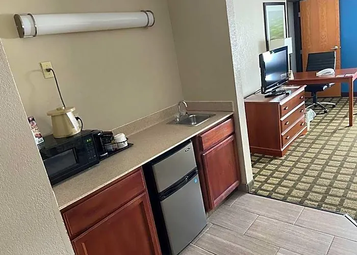 Galesburg Inn&Suites Hotel