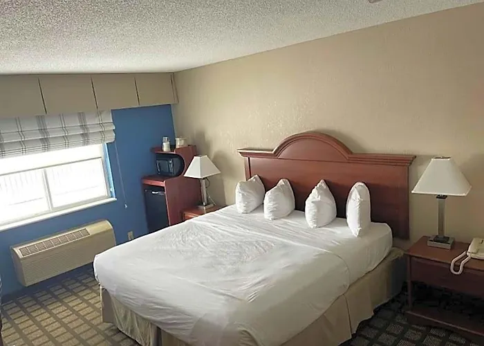 Galesburg Inn&Suites Galesburg