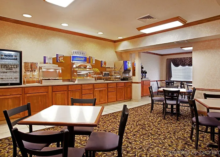 Hotel Baymont By Wyndham Galesburg